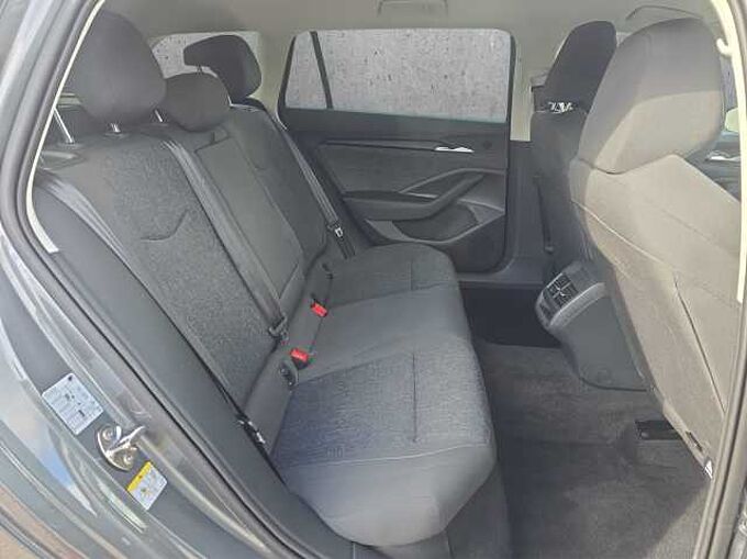 SKODA Superb Combi Essence Kamera / Navi