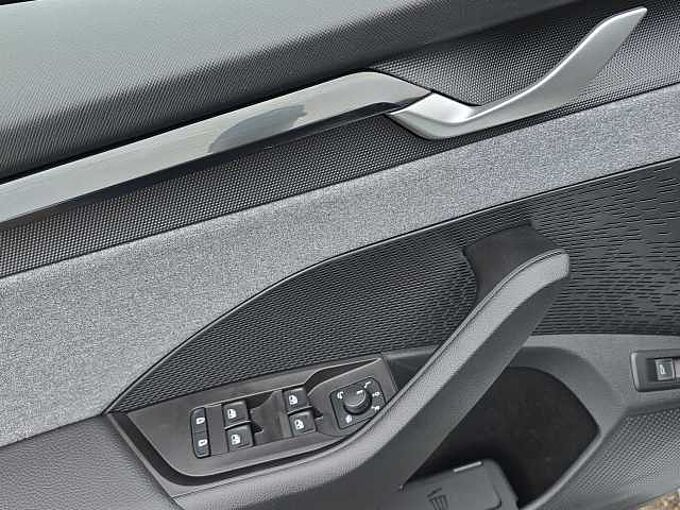 SKODA Octavia Combi Selection TDI DSG (Facelift)