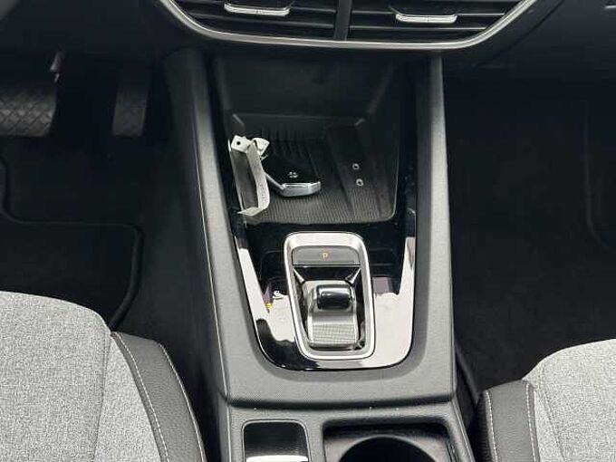 SKODA Octavia Combi  Selection 5.J Garantie/ el. Heckklappe /Teilleder/Kamera. ...