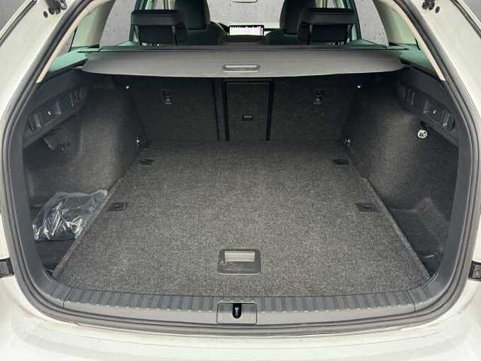 SKODA Octavia Combi  Selection 5.J Garantie/ el. Heckklappe /Teilleder/Kamera. ...