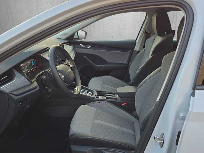 SKODA Octavia Combi Selection 5.J Garantie/ el. Heckklappe /Teilleder/Kamera....