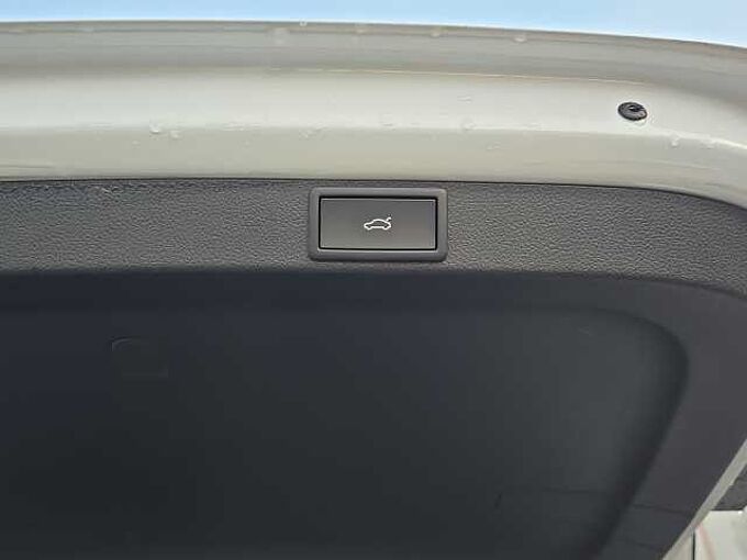 SKODA Octavia Combi Selection 5.J Garantie/ el. Heckklappe /Teilleder/Kamera....