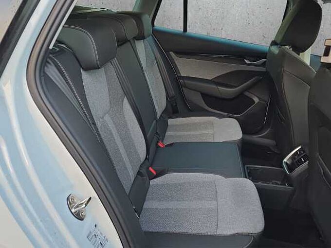 SKODA Octavia Combi Selection 5.J Garantie/ el. Heckklappe /Teilleder/Kamera....