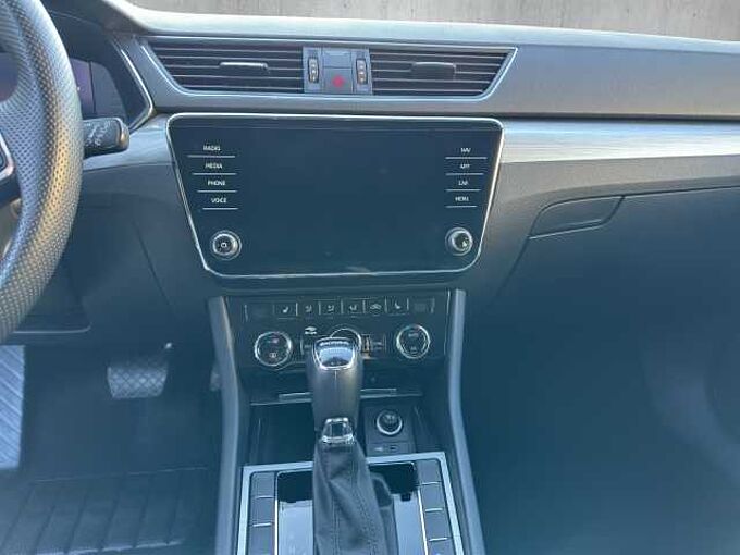 SKODA Superb 1.5 TSI Ambition //Kamera/Navi/Sitzheizung 