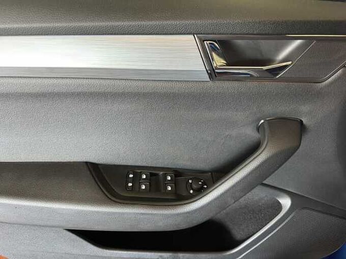SKODA Superb 1.5 TSI Ambition //Kamera/Navi/Sitzheizung