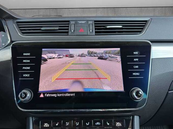 SKODA Superb 1.5 TSI Ambition //Kamera/Navi/Sitzheizung