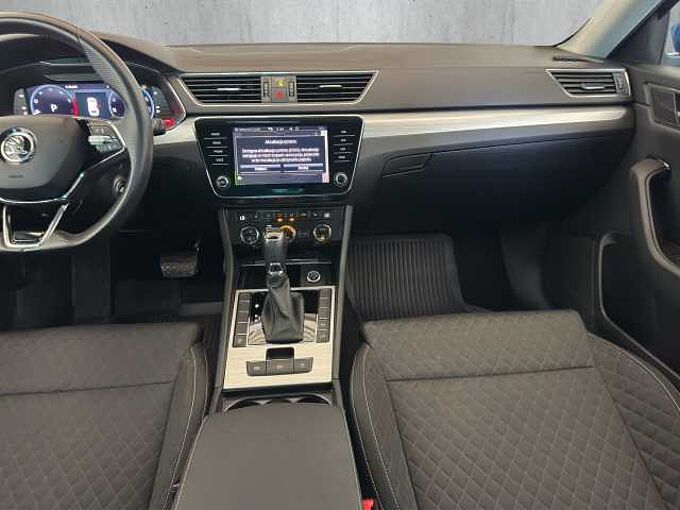 SKODA Superb 1.5 TSI Ambition //Kamera/Navi/Sitzheizung 