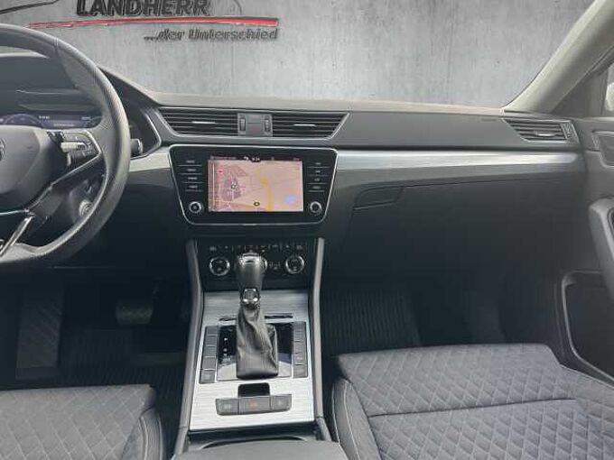 SKODA Superb 1.5 TSI Ambition //Kamera/Navi/Sitzheizung