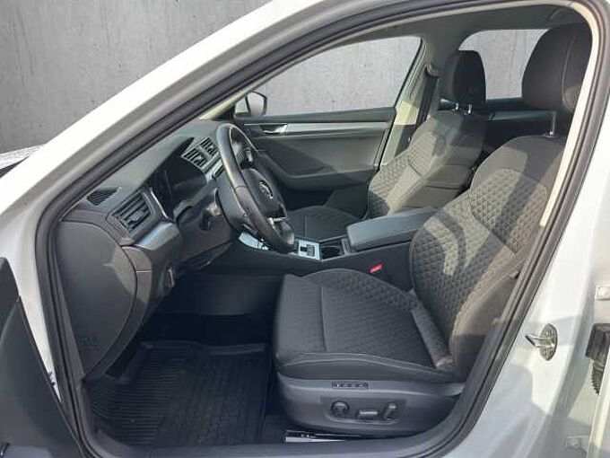 SKODA Superb 1.5 TSI Ambition //Kamera/Navi/Sitzheizung