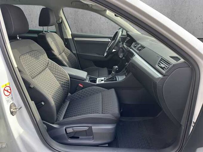 SKODA Superb 1.5 TSI Ambition //Kamera/Navi/Sitzheizung