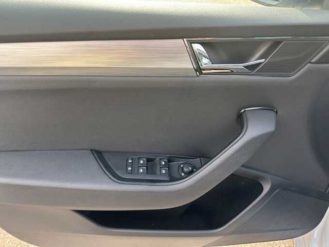 SKODA Superb 1.5 TSI Ambition //Kamera/Navi/Sitzheizung
