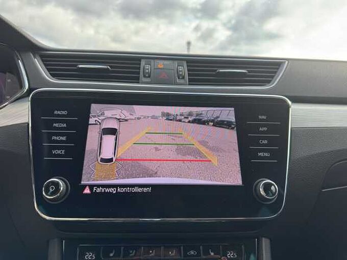 SKODA Superb 1.5 TSI Ambition //Kamera/Navi/Sitzheizung