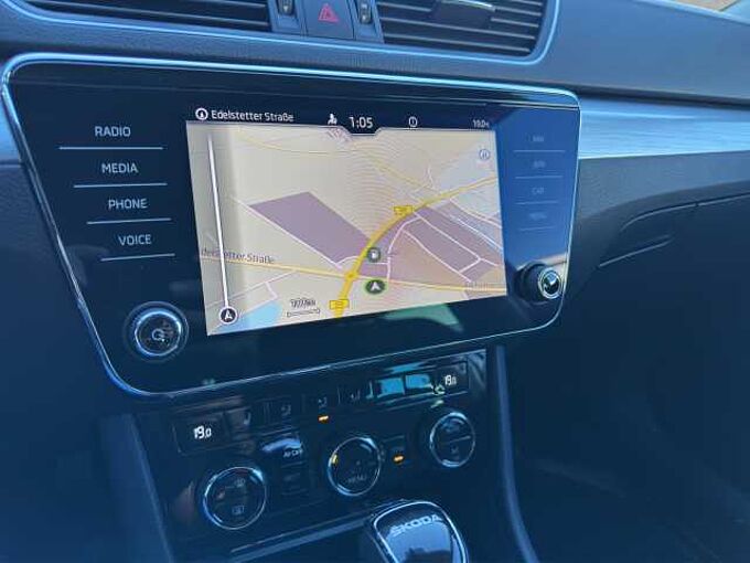 SKODA Superb 1.5 TSI Ambition //Kamera/Navi/Sitzheizung 