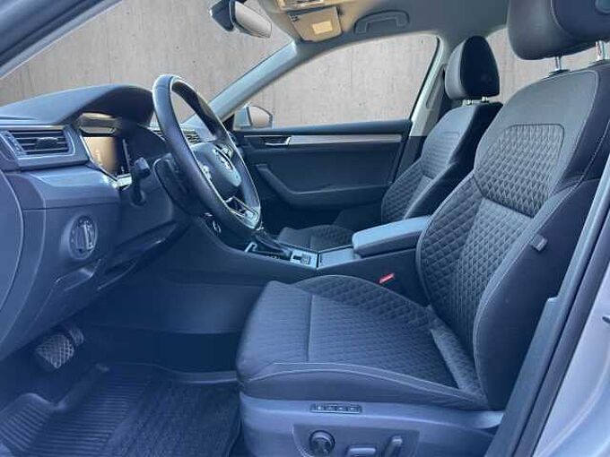 SKODA Superb 1.5 TSI Ambition //Kamera/Navi/Sitzheizung 