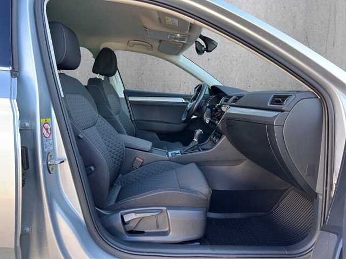 SKODA Superb 1.5 TSI Ambition //Kamera/Navi/Sitzheizung 