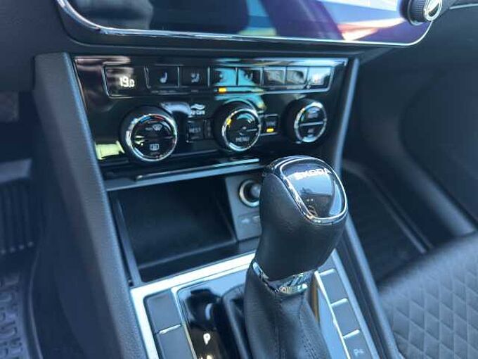 SKODA Superb 1.5 TSI Ambition //Kamera/Navi/Sitzheizung 