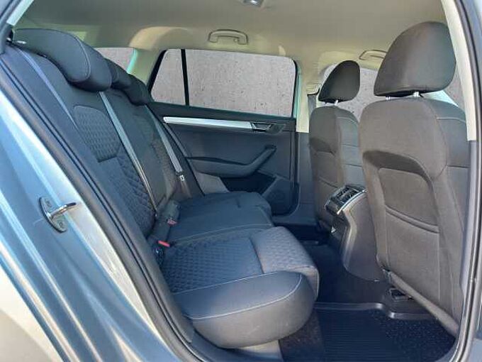 SKODA Superb 1.5 TSI Ambition //Kamera/Navi/Sitzheizung 