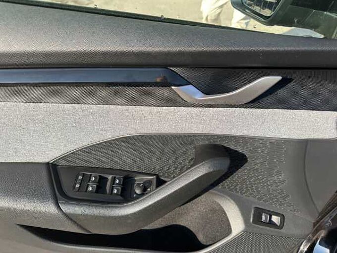 SKODA Octavia Combi 1.5 TSI Selection //5-Jahre Garantie /Navi/Sitzheizung Navi/Sitzheizung/Kamera