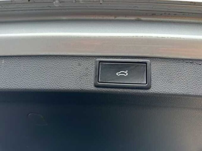 SKODA Octavia Combi  Sportline 5.J Garantie/ LED/Teilleder