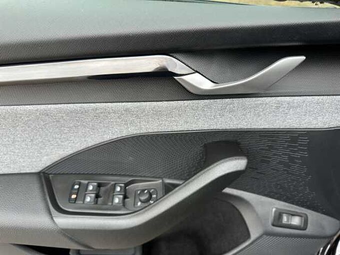 SKODA Octavia Combi TSI Selection  //5-J. Garantie /Navi/Sitzheizung el. Heckklappe