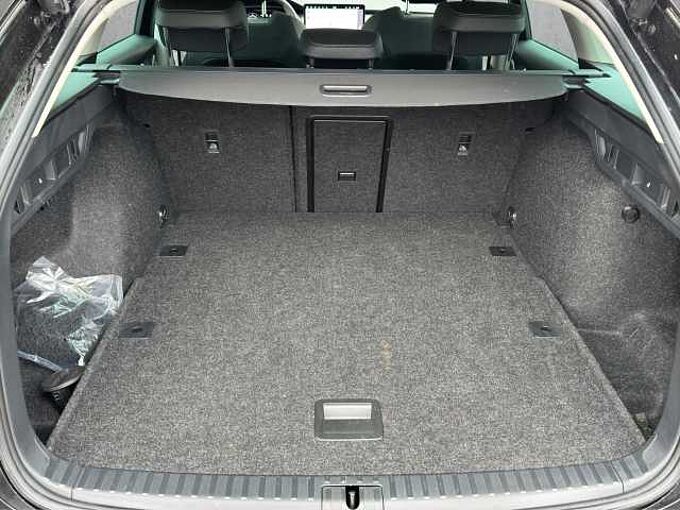 SKODA Octavia Combi TSI Selection  //5-J. Garantie /Navi/Sitzheizung el. Heckklappe