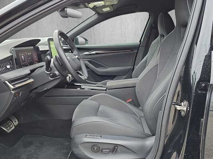 SKODA Superb Combi 1.5 TSI Hybrid Sportline //Kamera /Navi/Winterpaket