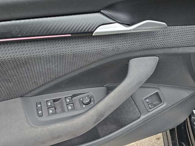 SKODA Superb Combi 1.5 TSI Hybrid Sportline //Kamera /Navi/Winterpaket