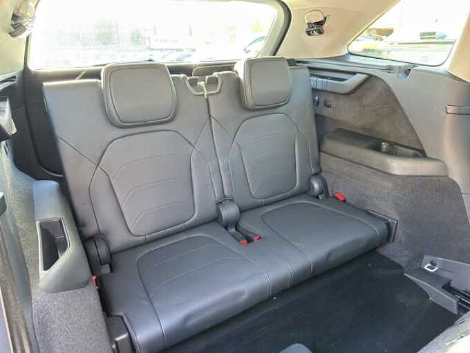 SKODA Kodiaq 4x4 Selection 5-J Garantie/ 7-Sitze/AHK/Leder