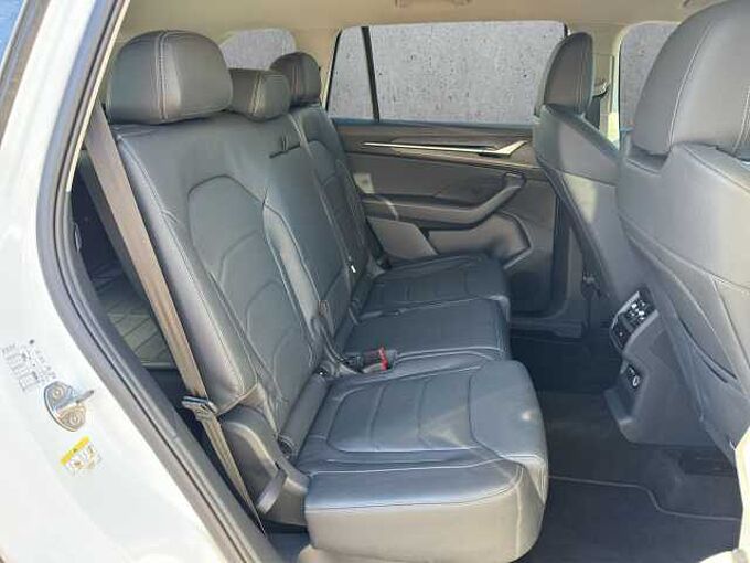 SKODA Kodiaq 4x4 Selection 5-J Garantie/ 7-Sitze/AHK/Leder