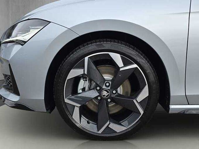 SKODA Superb 2.0 TSI 4x4 Sportline //Head-Up/Pano/AHK