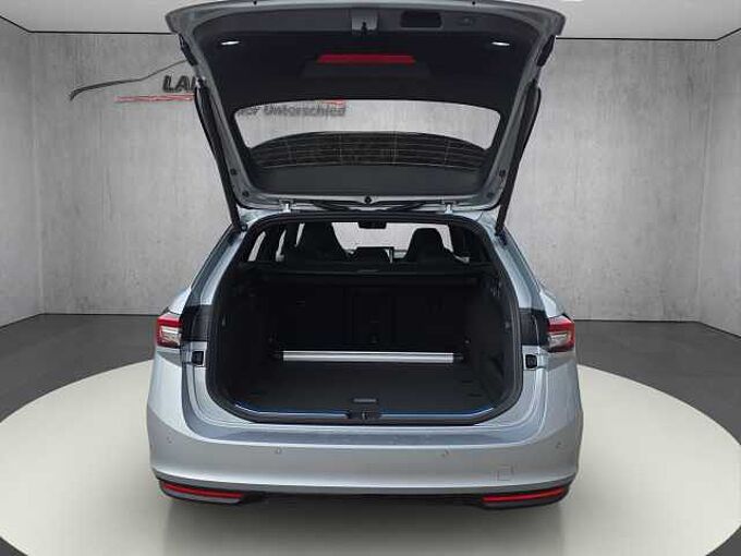 SKODA Superb 2.0 TSI 4x4 Sportline //Head-Up/Pano/AHK