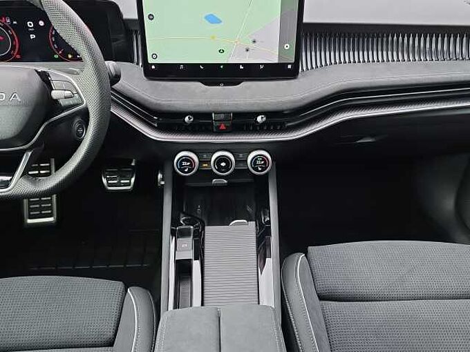 SKODA Superb 2.0 TSI 4x4 Sportline //Head-Up/Pano/AHK