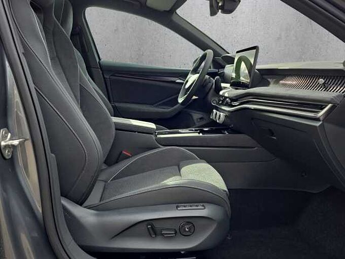 SKODA Superb 2.0 TSI 4x4 Sportline //Head-Up/Pano/AHK