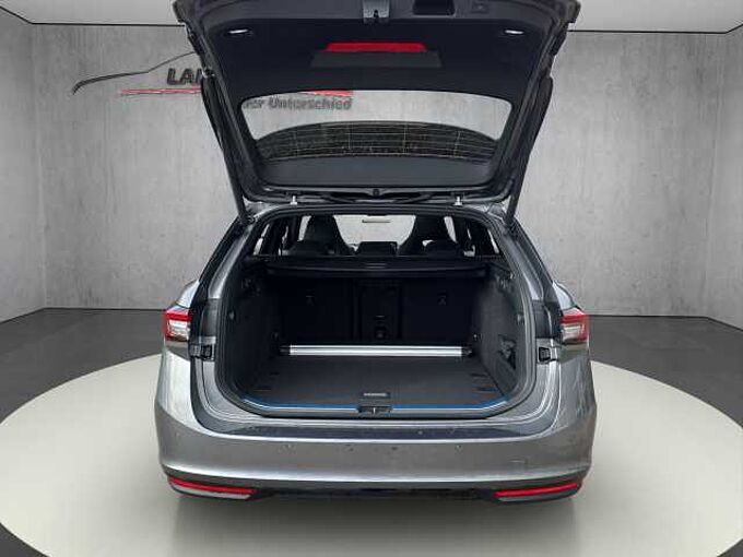 SKODA Superb 2.0 TSI 4x4 Sportline //Head-Up/Pano/AHK