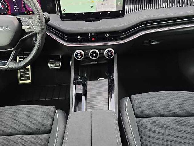 SKODA Superb 2.0 TSI 4x4 Sportline //Head-Up/Pano/AHK