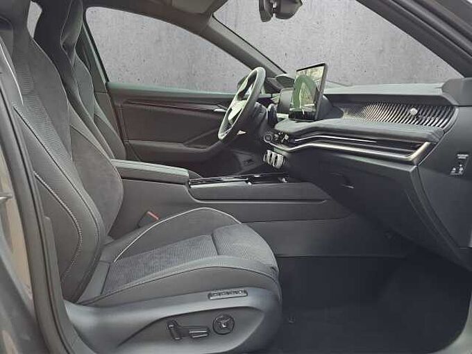 SKODA Superb 2.0 TSI 4x4 Sportline //Head-Up/Pano/AHK