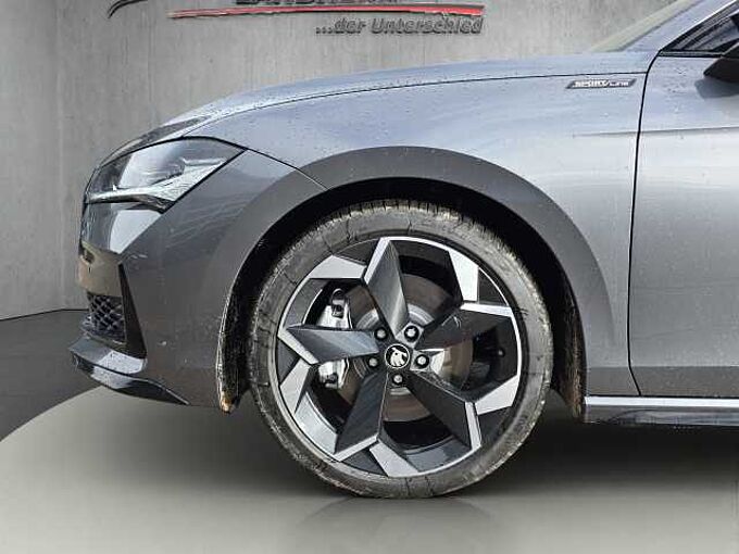 SKODA Superb 2.0 TSI 4x4 Sportline //Head-Up/Pano/AHK