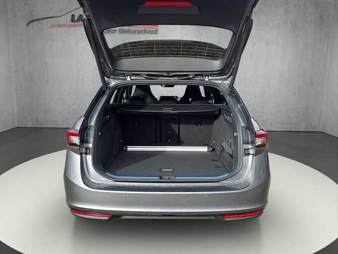 SKODA Superb 2.0 TSI 4x4 Sportline //Head-Up/Pano/AHK