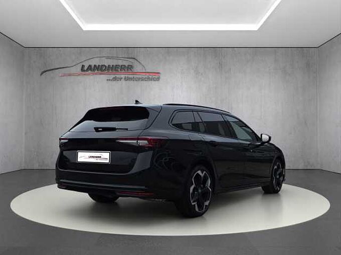 SKODA Superb 2.0 TSI 4x4 Sportline //Head-Up/Pano/AHK