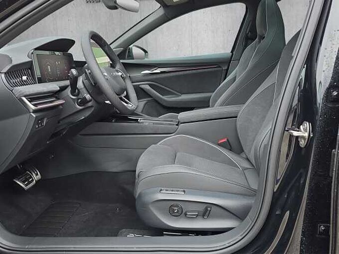 SKODA Superb 2.0 TDI 4x4 Sportline //Head-Up/AHK/ Pano