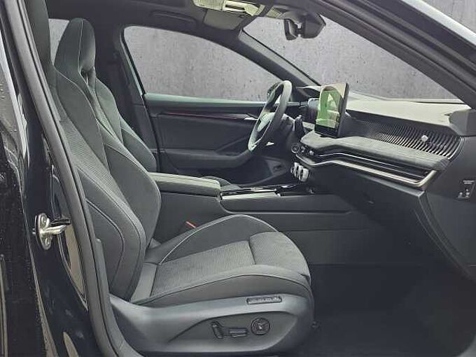 SKODA Superb 2.0 TDI 4x4 Sportline //Head-Up/AHK/ Pano