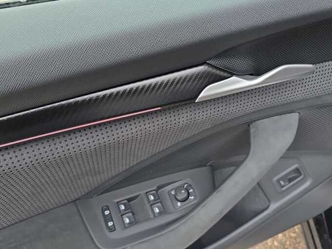 SKODA Superb 2.0 TDI 4x4 Sportline //Head-Up/AHK/ Pano