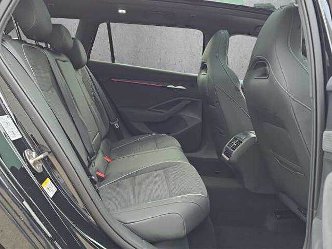 SKODA Superb 2.0 TDI 4x4 Sportline //Head-Up/AHK/ Pano