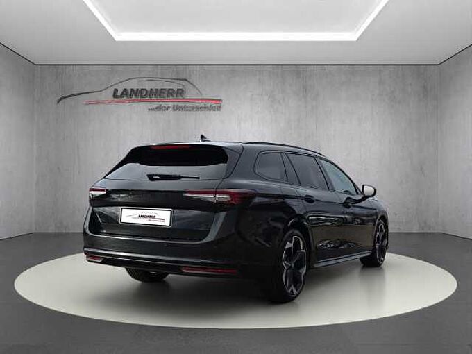 SKODA Superb 2.0 TDI 4x4 Sporline //AHK/Pano/Leder /Head-Up