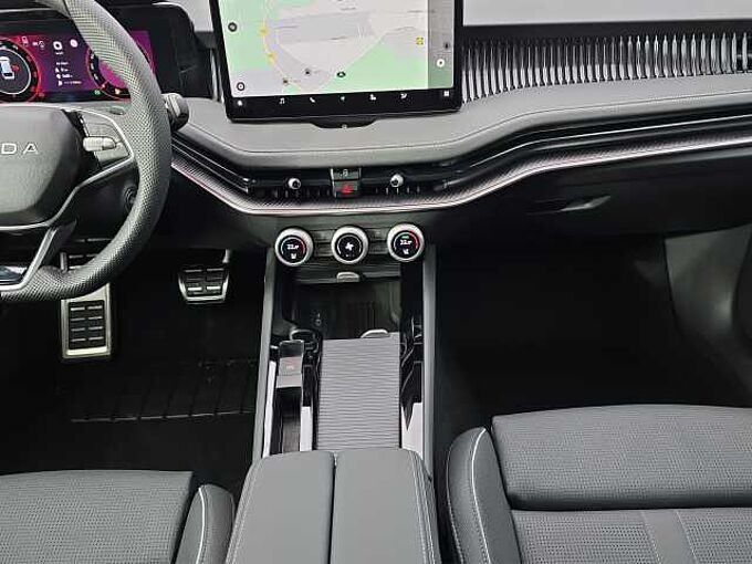 SKODA Superb 2.0 TDI 4x4 Sporline //AHK/Pano/Leder /Head-Up