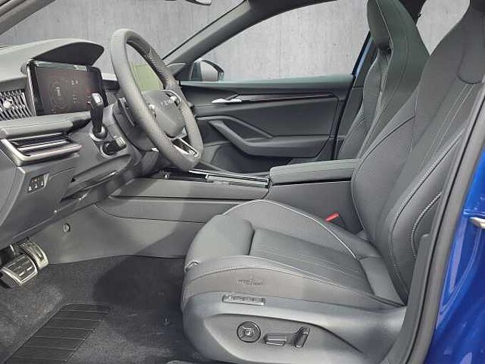 SKODA Superb 2.0 TDI 4x4 Sporline //AHK/Pano/Leder /Head-Up