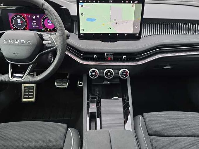 SKODA Superb 2.0 TDI 4x4 Sportline //Head-Up/AHK/ Pano