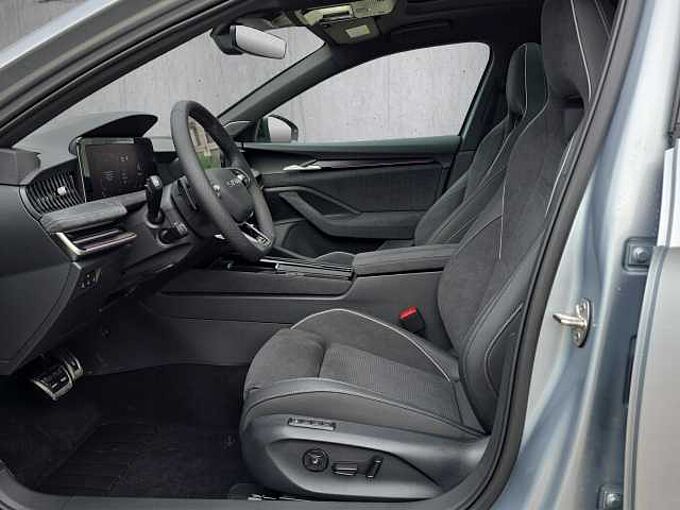 SKODA Superb 2.0 TDI 4x4 Sportline //Head-Up/AHK/ Pano