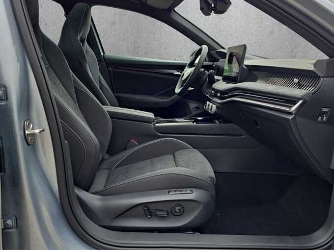 SKODA Superb 2.0 TDI 4x4 Sportline //Head-Up/AHK/ Pano