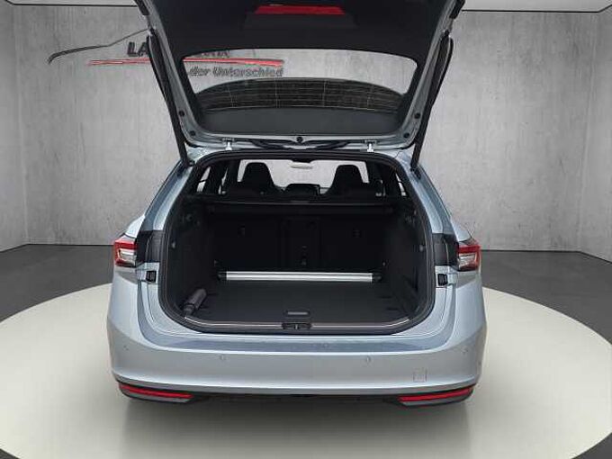 SKODA Superb 2.0 TDI 4x4 Sportline //Head-Up/AHK/ Pano